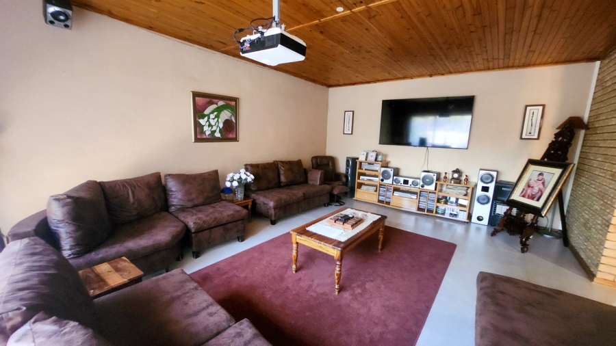 4 Bedroom Property for Sale in Flamwood North West